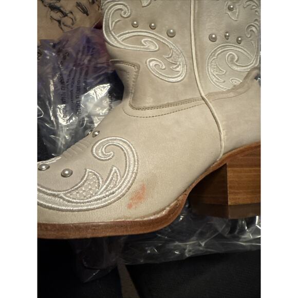 Shyanne Denisse Leather Western Boot Embroidery Snip Toe Cream 10B NWOB *READ* - Picture 4 of 11